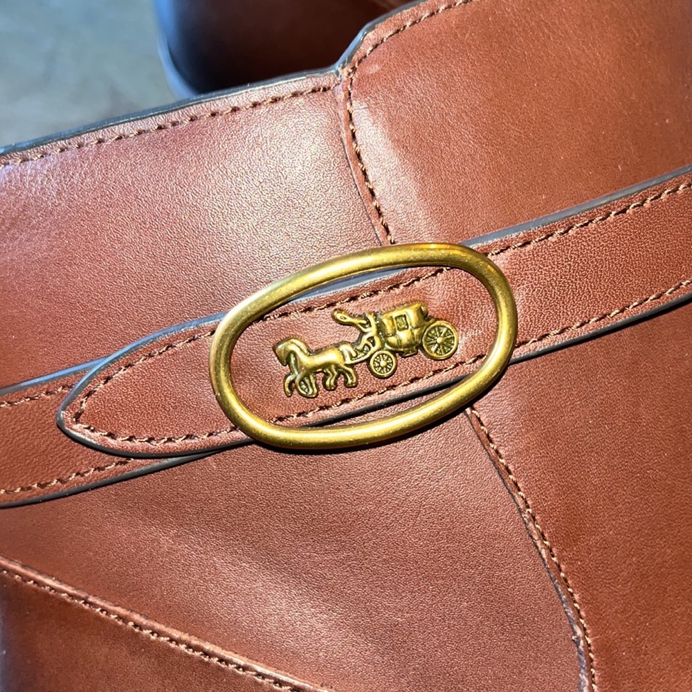 COACH “DYLAN” HORSE AND CARRIAGE BOOTIES SIZE 9.5B WALNUT NEW IN BOX - Picture 2 of 6